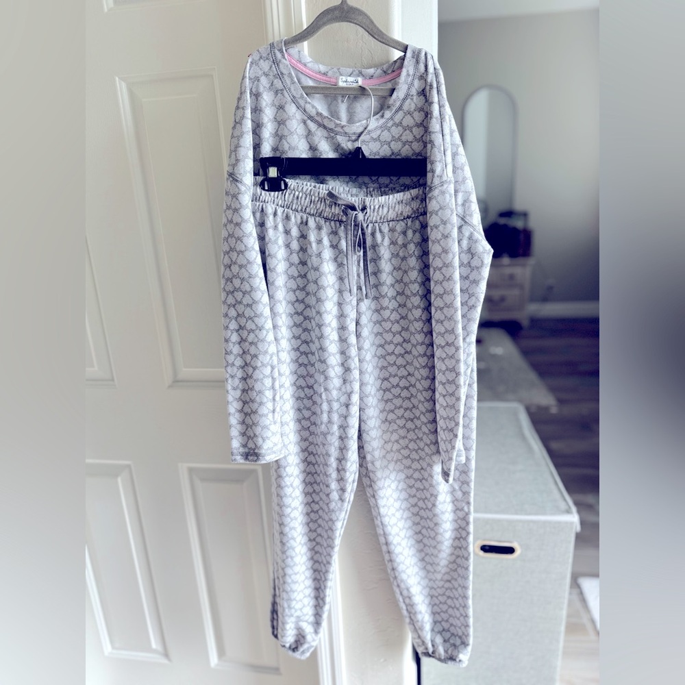 Splendid pajamas set size small gray with white hearts, GUC